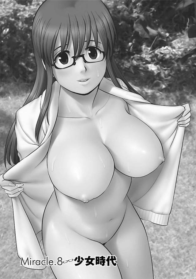 地元へと久しぶりに帰省したメガネJD…そこでかつての幼馴染と再開するが、二人はエッチな雰囲気となっていき、誰も居ない廃墟の神社の境内で青姦してしまう。全裸になった二人は正常位で生挿入で中出しセックスするのだった。【彩画堂:おたくのメガミさん Miracle.8】