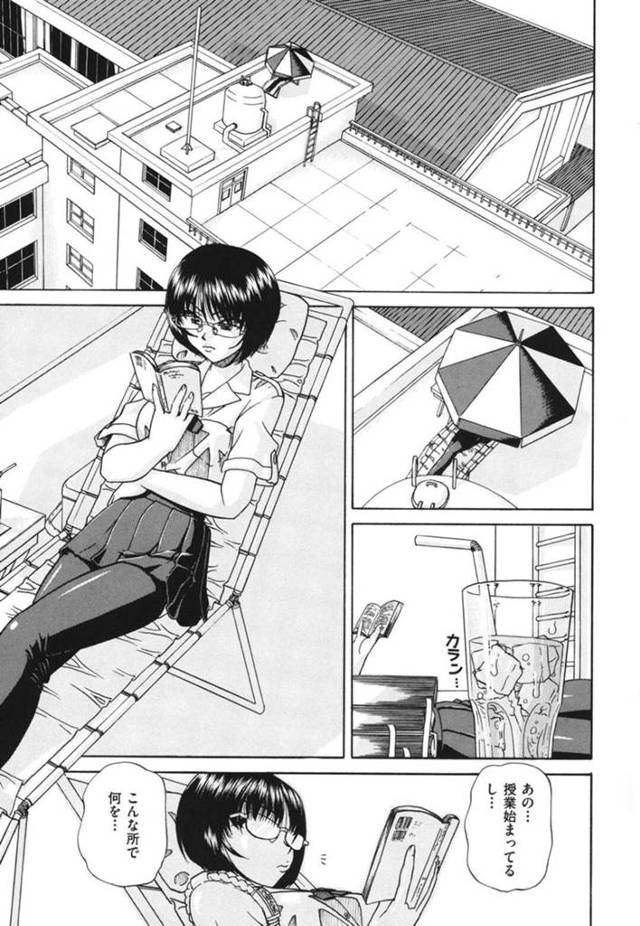 【エロ漫画】昼休憩の休み場だった屋上で取っ替え引っ替えヤりまくりの男子にバレてしまった真面目な生徒会長JKは、青姦正常位セックスで快楽堕ちしてしまう！【春籠漸/空の一号】