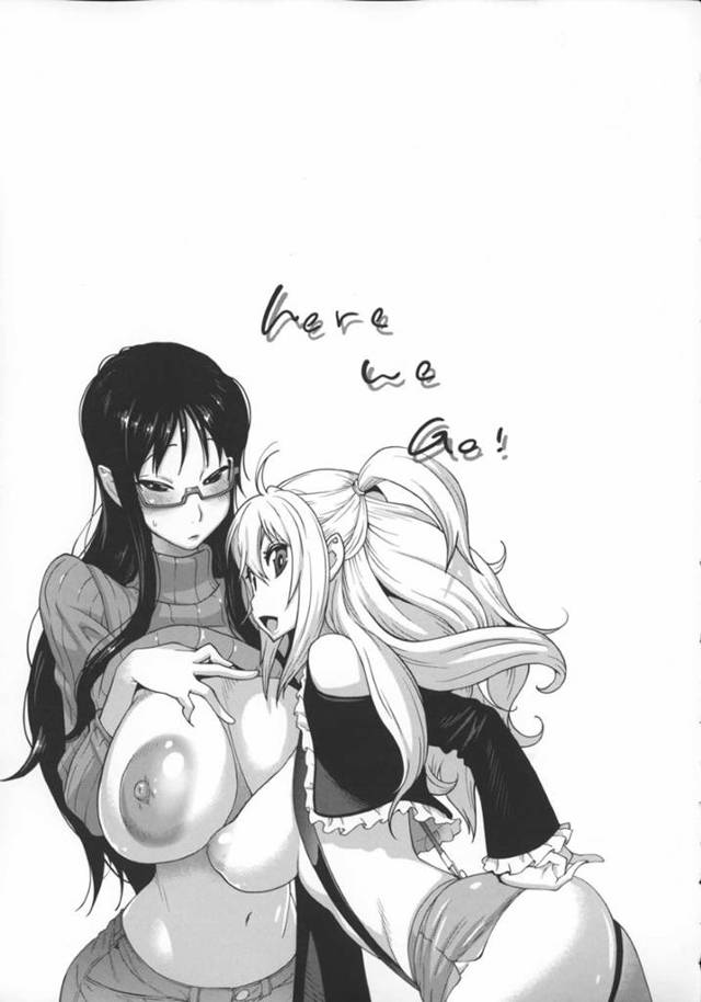 ぬいぐるみの中の正体がバレて人が来たの見て慌てて彼とぬいぐるみに身を隠す彼女…勃起したチンポがあたりおっぱい揉みをされそのまま中出しセックスしちゃう